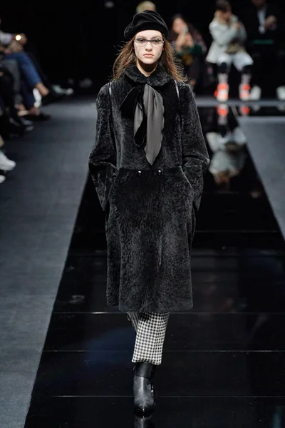 Look 32